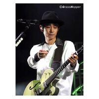 この写真の草野マサムネさんが着用されているオープンカラーシャツの Yahoo 知恵袋