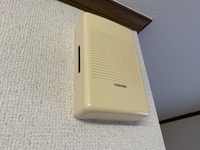 ナショナルの玄関チャイムカバーの外し方について。電池交換をしたくて