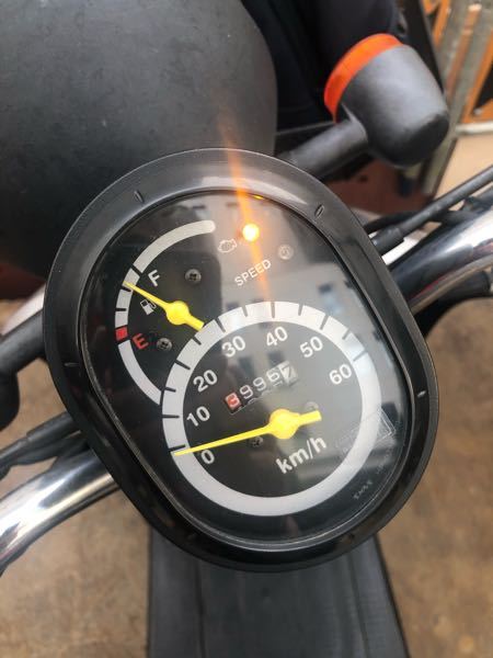 ホンダ、トゥデイのオイルランプについて。 - キーを指して、オイ