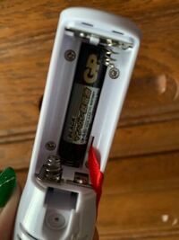 電池のプラスマイナスを逆にはめてしまってとれなくなりました とる方法 Yahoo 知恵袋
