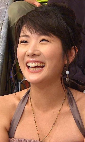 高島彩さんって意外と歯が黄ばんでますよね タバコでも吸ってるのでしょうか Yahoo 知恵袋