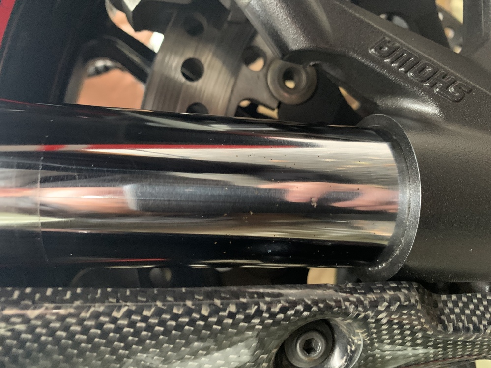 バイクのフロントフォークのインナーチューブに点サビが出てしまいまし