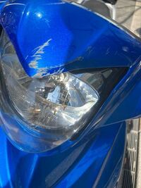 ヘッドライトの傷と フロントフェンダーの塗装及び先端のヒビ割れの Yahoo 知恵袋