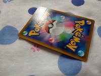 ポケモンカードの裏面に写真のような線が入っていました 不良品扱い Yahoo 知恵袋