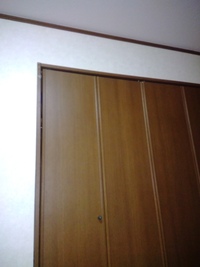 焦げ茶に合う色ありますか 私の部屋はこんな感じで茶色のドア 床 クローゼッ Yahoo 知恵袋