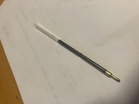 このボールペンの替芯の型番が分かりません。

こんにちは。 だいぶ前にお土産でもらったボールペンを発掘したので使ってみたところ、インクが出なくなってしまっていました。
替芯を買おうと思い、お土産の販売店に聞いてみたのですが、かなり昔のことでもう分からない、とのことでした。

替芯本体側面には「06-08」と掘られていますが、それ以外の情報は何もありません。
「江戸東京博物館」のお...