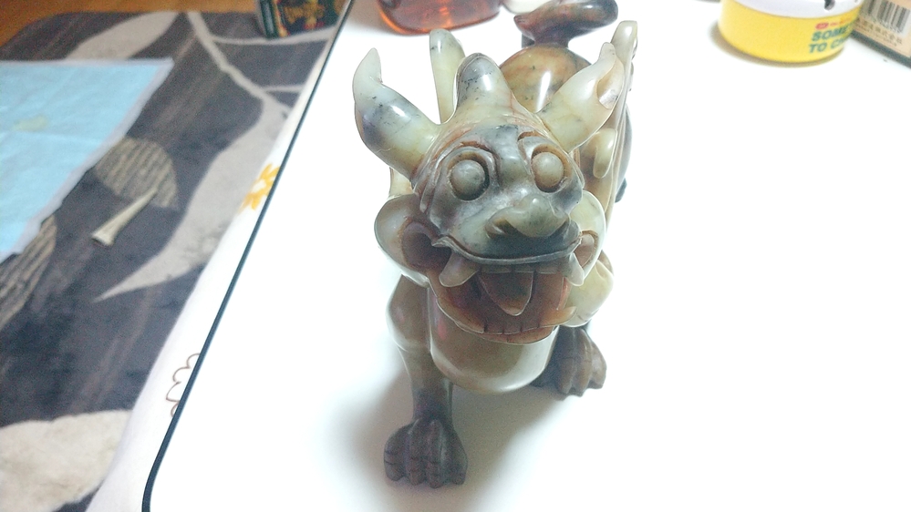 この置物が何を模したものなのか、また物凄く重たいのですが何で作られ 