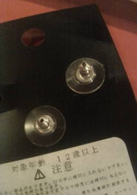 ピアスなどのキャッチのところに 透明の丸いものがよくついています プラスチ Yahoo 知恵袋