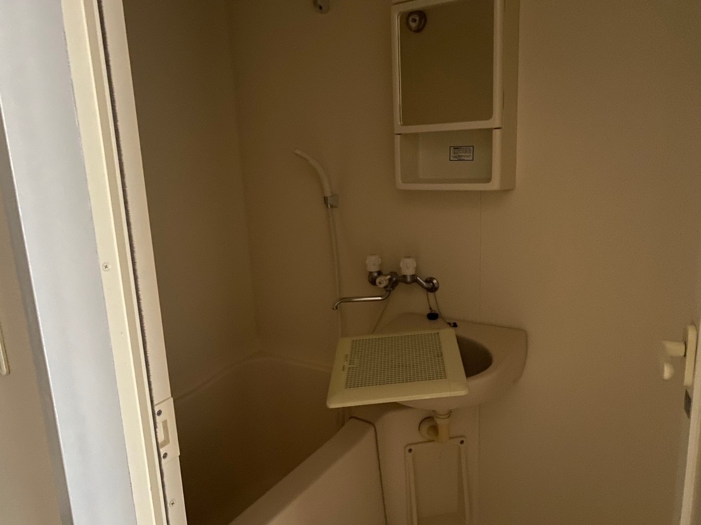 新居が2点ユニットバスなのですがシャワーカーテンを用いて空いているスペース Yahoo 知恵袋