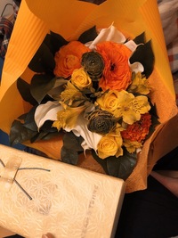 この花束の花の名前が知りたいです どなたか教えてください こ Yahoo 知恵袋