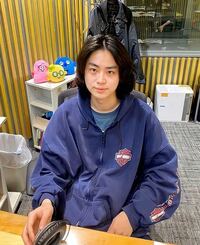 この菅田将暉さんが着ているパーカーのブランドわかる方がいれば教えていただけ Yahoo 知恵袋