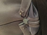 ワンピースの背中のジッパーは一人の場合 どうやって閉めますか Yahoo 知恵袋