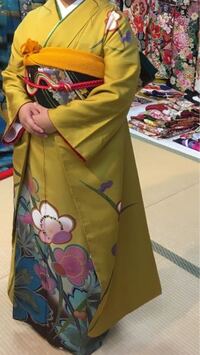 この振袖に合う髪型と髪飾りを教えてください 顔が丸いのが悩みなので後 Yahoo 知恵袋