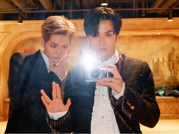 TREASUREのアサヒくんが写真撮る時にするこのポーズの意味はなんですか