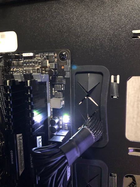 至急お願いします。 - 自作PCを組んだのですが、電源を入れてケ