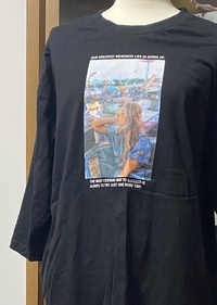 バイト初日はどんな服装で行けばいいですか プリントtシャツ 下に Yahoo 知恵袋