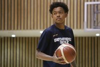 アメリカバスケに詳しい方に質問です Ncaaのd1のバス Yahoo 知恵袋