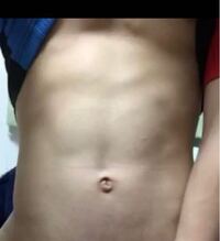 ジョギング等するときにスマホを腕に巻けるアームバンドってネットではなく店頭だと Yahoo 知恵袋