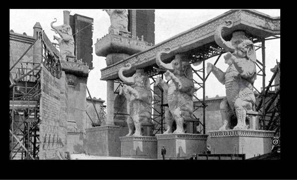 この写真の映画の監督とタイトル教えてください これかhtt Yahoo 知恵袋