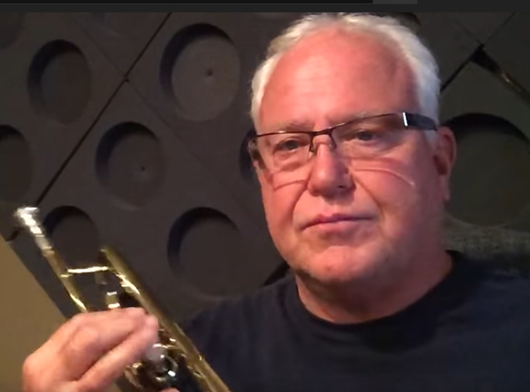 このトランペット吹き 人の名前を教えてください 音がつややかで Yahoo 知恵袋