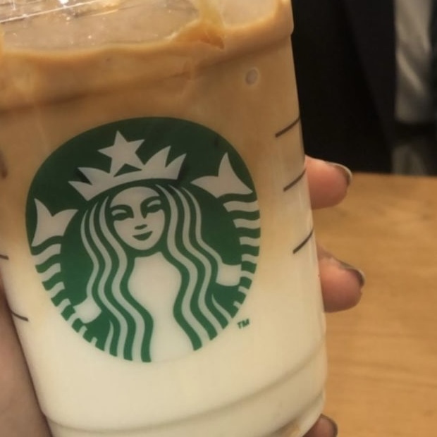 スタバのこのメニューってなんて言えば頼めますか 多分 アイスのキャ Yahoo 知恵袋