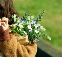 下の画像の花束に使われている花の名前を教えてください 一番長いのがユ Yahoo 知恵袋