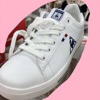 スニーカーを買いました とてもダサいような 大学が履いてもおかし Yahoo 知恵袋