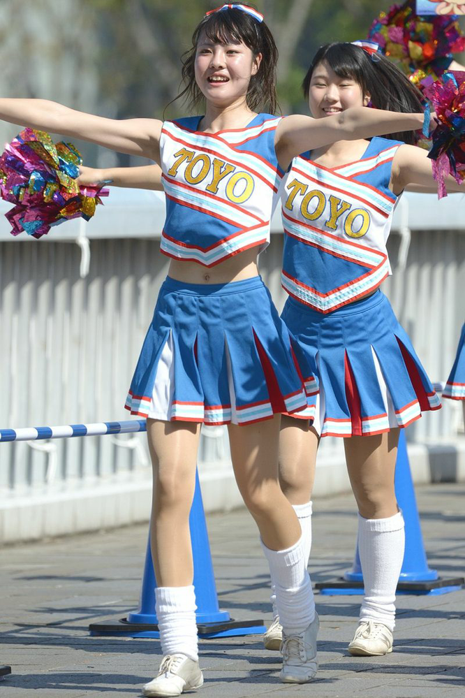 チアリーダーの衣装について、こちらのユニフォームはどこの学校