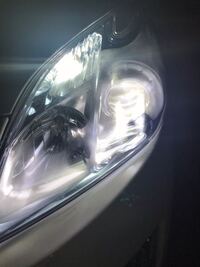 プリウス30のヘッドライトをledにかえたのですが Amazonでレビュー Yahoo 知恵袋