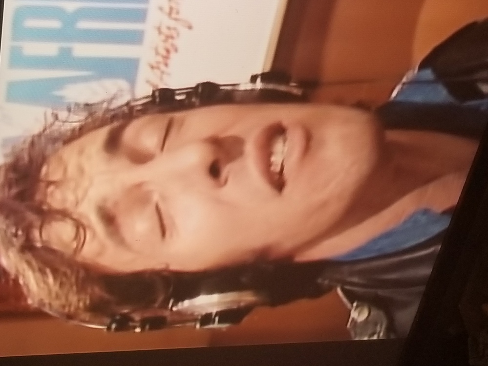 Wearetheworldに出てるこの人の名前を知りたいです ブルース Yahoo 知恵袋