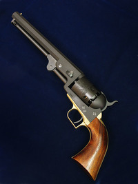 ライトノベル キノの旅 のキノは なぜ51ネイビーといった戦闘に不向きなパ Yahoo 知恵袋