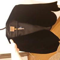 友人の結婚式があるのですが黒いノースリーブのドレスに黒いボレロは非常識でし Yahoo 知恵袋