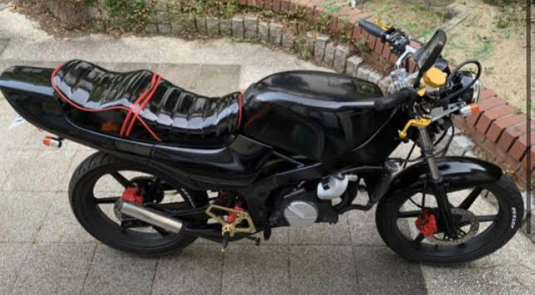 NS-1のガソリンタンクを移動させないで、下の画像のような2人
