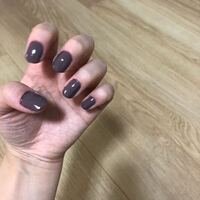 深爪だったのを頑張ってここまで伸ばしてネイル塗ってみました Yahoo 知恵袋