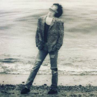 この尾崎豊さんの写真の履いているジーンズがリーバイス501のはず Yahoo 知恵袋