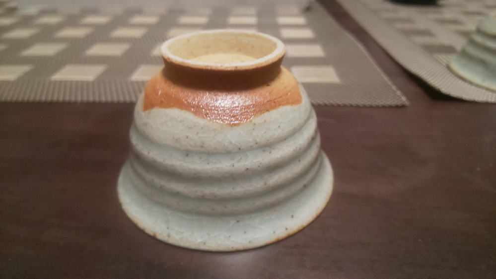 焼き物の種類が不明です。在銘がわからず困っています。ご存じな方い