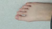 中学生女子 この足 爪の形や指など 綺麗ですか 男友達とプールに Yahoo 知恵袋