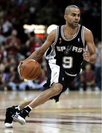 バスケットボールで身長高い人はポイントガードを 務めることは少ないのでしょ Yahoo 知恵袋