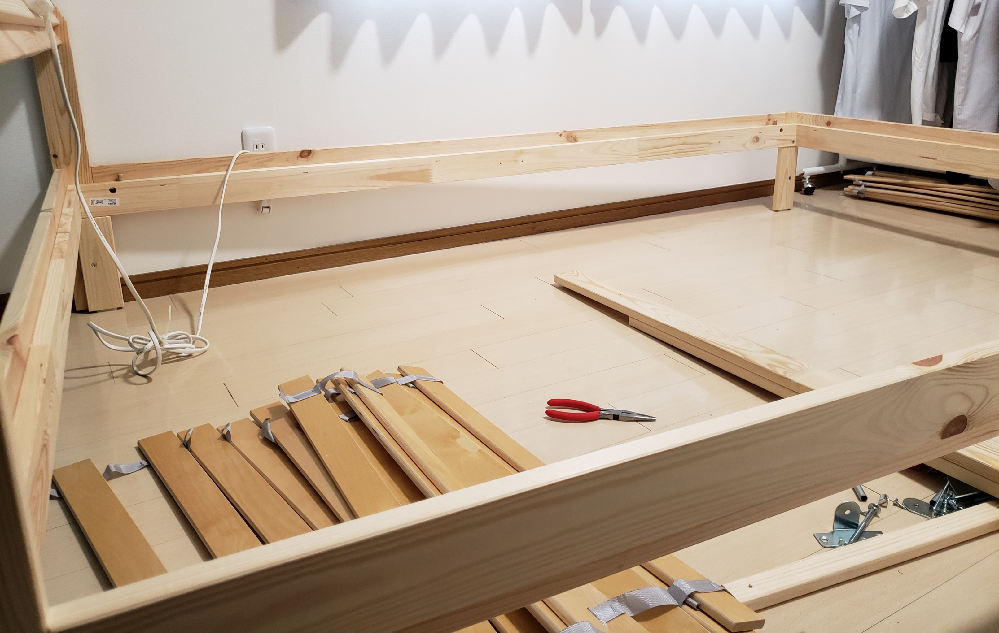 助けてくださいIKEAで買ってまだ3ヶ月程度しか経っていないベッド