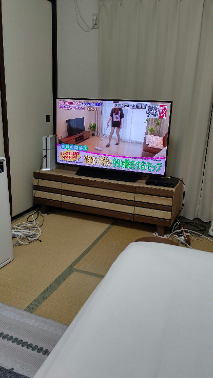 7畳で43インチのテレビです。視聴距離は3メートルくらいのところから 