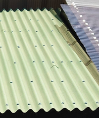 物置をdiyで造ってます 屋根材をオンデュリンで作ったのですが1箇所上下を Yahoo 知恵袋