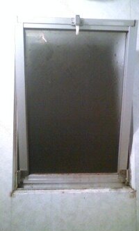 ２階の窓の網戸を取り外して 業者に張り替えてもらいましたが 帰ってきた網戸の取 Yahoo 知恵袋