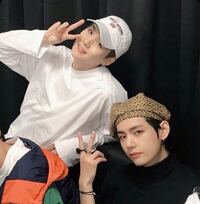 だいぶ前の画像ですが Btsテテが被っている豹柄の帽子はどこのブランドか分 Yahoo 知恵袋