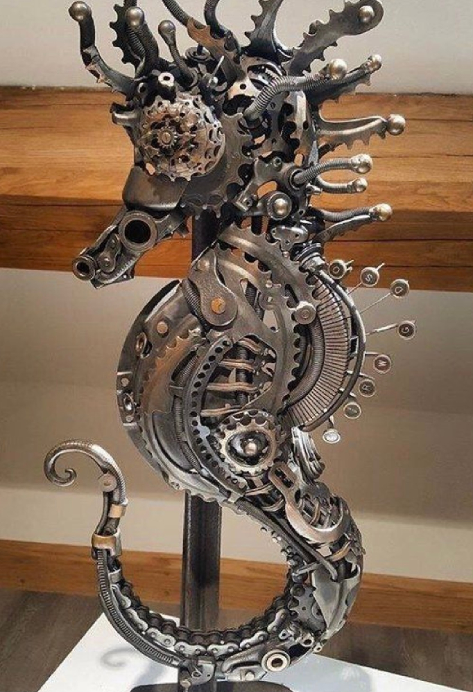 鉄屑がほしいです。メタルアートを作りたいのですが、画像のような作品