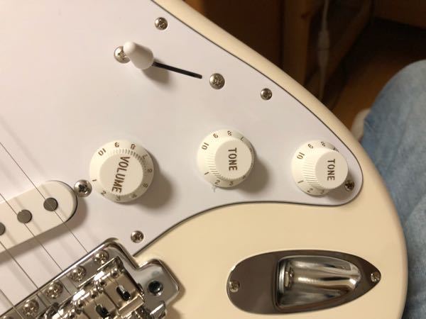 ヴォリュームコントロールの下にあるビニールの取り方についてギタ 