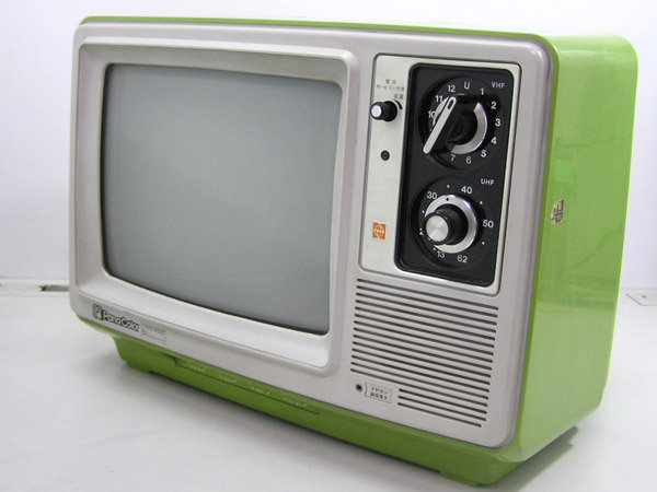 家の押し入れから古いダイアル式テレビが出てきました（76年製