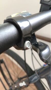 急募】クロスバイクのグリップを交換したく購入したのですがバーと  