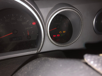 ワゴンrなんですけど エンジンつける前警告灯みたいなのが光ってる Yahoo 知恵袋