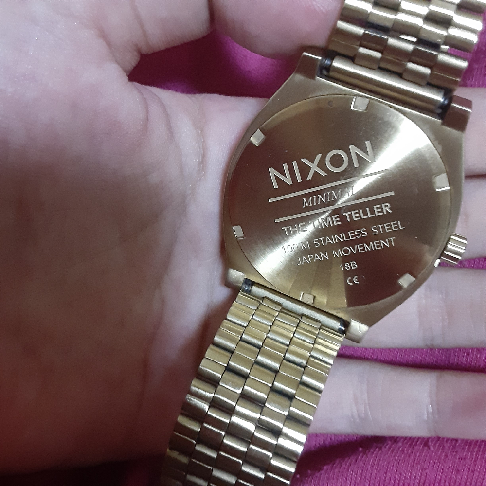 NIXONの腕時計について質問です。この時計の型番？品番？わかる
