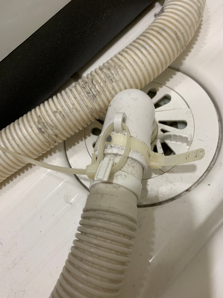 洗濯機排水ホースのはずし方は？ - どうすればいいのでしょう... - Yahoo!知恵袋
